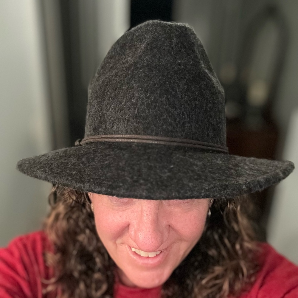💞Host Pick💕 Universal Thread Hat